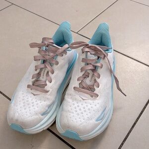 Women’s Hoka Clifton 9 size 8